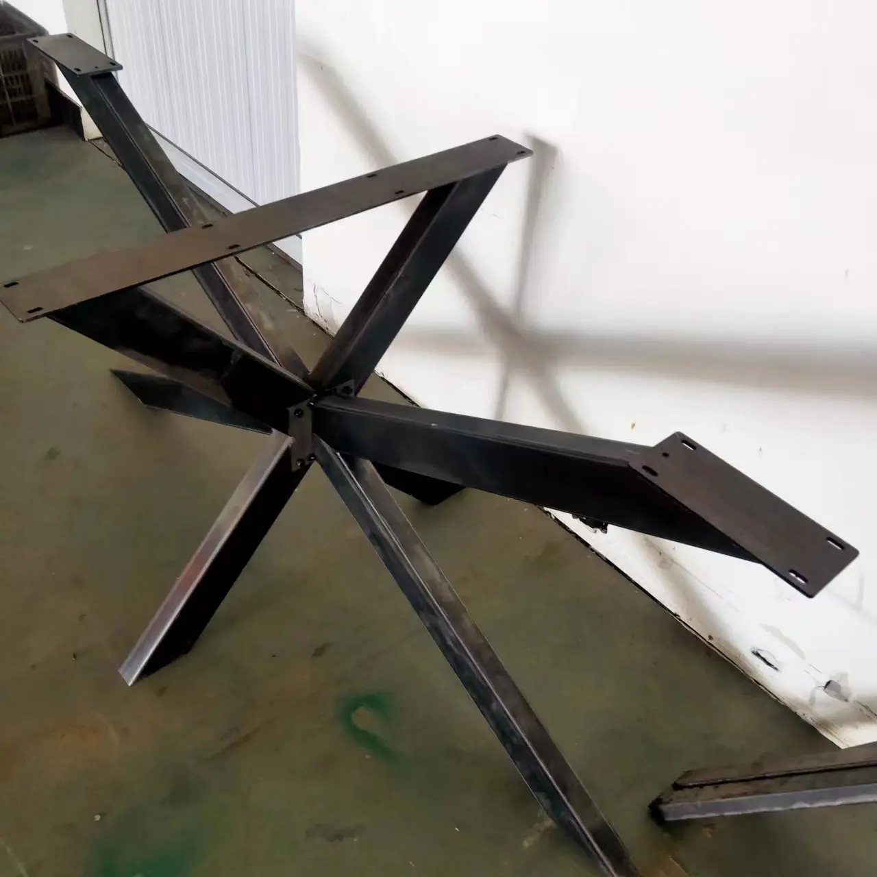 Fabrika özel endüstriyel tasarım sağlam çerçevesi çelik ayrılabilir örümcek kahve yemek masası ayakları