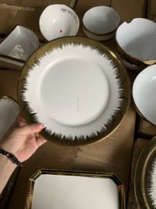 <span class=keywords><strong>Vaisselle</strong></span> en céramique blanche avec bord doré, bols et assiettes de formes variées, prix direct usine JIUWANG, vendu par carton - Product Image 3