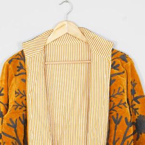 Veste en velours de luxe pour femmes, brodée au style Suzani, artisanale traditionnelle, faite à la main, style bohème vintage, motif floral, boutique de mode, vente en gros - Product Image 3
