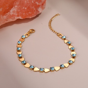 Bracciale KITI con <span class=keywords><strong>Charm</strong></span> a Cuore in Zirconi Lucidi, Placcato in Oro 18K PVD, in Acciaio Inossidabile per Donne, Gioielli Resistenti all'Ossidazione - Product Image 3