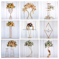 Décoration de table d'événement de luxe, perles acryliques, support de fleurs doré, centre de table en cristal doré pour mariage