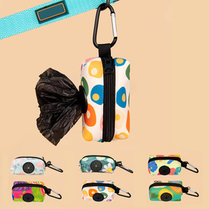 Dispensador de Sacos de Lixo para Animais de Estimação Portátil e Fashion, Acessório para Caminhadas ao Ar Livre, Anexável à Coleira do Cão - Product Image 1