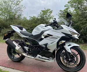 Moto sportive Kawasaki <span class=keywords><strong>Ninja</strong></span> <span class=keywords><strong>400</strong></span> haute performance 399cc avec ABS d'occasion - Product Image 1