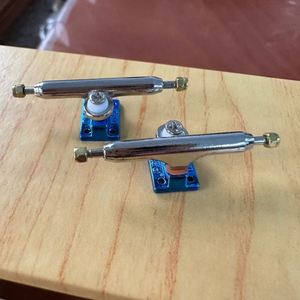 Truck de Aleación para Fingerboard de 32mm y 34mm a Bajo Precio con Tuercas de Bloqueo - Product Image 3