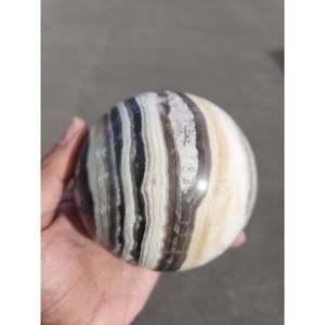 Sphère d'onyx zèbre : un symbole d'équilibre et de protection, décoration d'intérieur, cadeau, guérison par les cristaux - Product Image 1