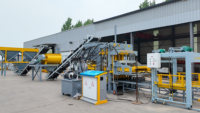 QT15-15 produit des briques de pavage colorées, des briques creuses et des bordures.