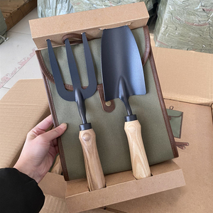 Juego de dos piezas de jardinería de moda de caja de cartón con cabeza de acero al carbono con mango de madera herramientas manuales de plantación de jardín de embalaje - Product Image 2