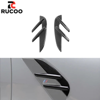 Coques de garniture de garde-boue latérales en fibre de carbone sèche style OEM Prepreg pour BMW G80 G81 M3 G82 G83 M4, avec emblème de garde-boue et marqueur latéral