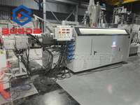 Ligne de production d'extrusion de panneaux de porte WPC, extrudeuse bivis pour la fabrication de panneaux de porte creux en composite bois-plastique PVC