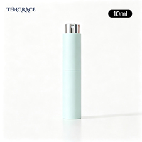 Atomiseur de parfum rotatif en plastique de 10 ml avec flacon intérieur en verre, rechargeable, portable, vide, pour voyage, avec logo personnalisé