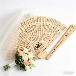 Abanicos de Madera de Sándalo Grabados a Mano, Abanicos Plegables Personalizados para Regalos de Boda y Fiestas, Abanicos Monogramados para Invitados - Product Image 1