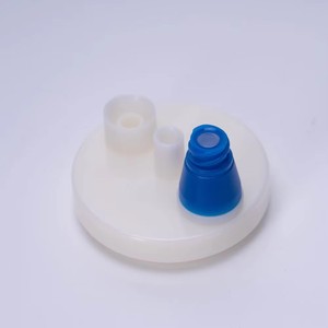 Tapa de bureta de uso repetido con válvula sin aguja para bolsa IV - Product Image 3