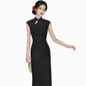 Robe Cheongsam Qipao élégante noire sans manches en soie, style chinois traditionnel, col montant, coupe ajustée pour femme, idéale pour les banquets - Product Image 2
