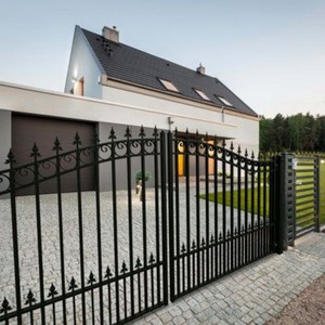 Porte coulissante automatique moderne en fer forgé de haute qualité CBMmart, en <span class=keywords><strong>acier</strong></span> forgé, résistante à la corrosion et imperméable - Product Image 1