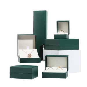 Échantillon gratuit de boîte à bijoux personnalisée de luxe en papier rose pour mariage et demande en mariage, pour l'emballage de bagues et de boucles d'oreilles - Product Image 1