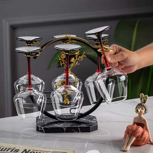 Support à Verres à Vin de Luxe avec Accents en Laiton, Capacité 5-9 Verres, Présentoir de Rangement Domestique, Style Simple, Cadre en Fil de Fer - Product Image 1