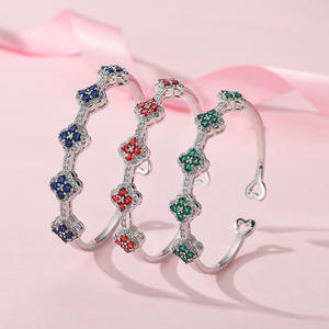 Brazalete Ajustable de Cobre Chapado en Oro de 18K con Circonitas, Estilo Vintage para Mujer - Product Image 1