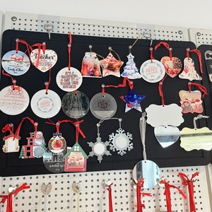 Weihnachtsbaum-Hängeschneeflocke Weihnachtsdekoration Personalisierter UV-Druck Handgefertigte Metall-Weihnachtsornamente Umweltfreundlich - Product Image 6