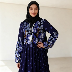 En promotion : Robe longue chic en velours à motifs floraux et manches élastiquées pour femmes musulmanes (6245) - Product Image 3