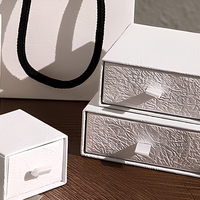 Boîte à bijoux de luxe haut de gamme personnalisable pour bagues, colliers, bracelets et boucles d'oreilles, avec couvercle et base, recyclable et personnalisable