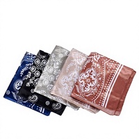Écharpe, châle, foulard à motifs ethniques traditionnels