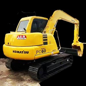 Mini-excavatrice Komatsu PC60-7 de 6 tonnes, d'origine japonaise, d'occasion, engin de construction, moteur Cummins, petite taille, CE, vente à prix réduit - Product Image 1