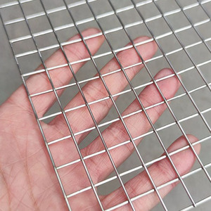 Maille soudée en acier inoxydable - Galvanisée + Revêtement PVC - Services de découpe et de pliage - Maille de protection pour la construction - Product Image 1