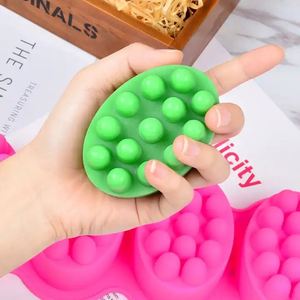 Moule en silicone personnalisé pour la fabrication de savons ovales créatifs à bulles massantes, 4 cavités, vente en gros, DIY - Product Image 3