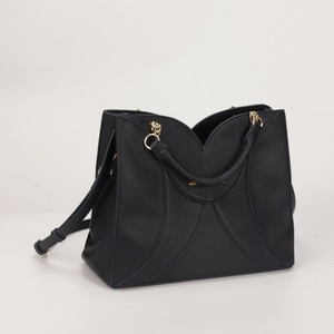 Sac fourre-tout en cuir PU imperméable et durable, deux ouvertures, broderie, faible MOQ, personnalisation, vente en gros directe d'usine, style simple et uni - Product Image 3