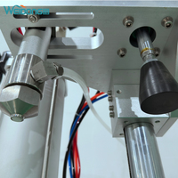 Machine de remplissage de canettes aérosol semi-automatique pour nettoyeur de moteur Emballage métallique à entraînement pneumatique pour cosmétiques et produits chimiques