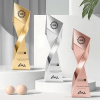 Trophée de récompense torsadé en alliage de zinc 2026, personnalisé, haut de gamme, or, argent, bronze, gravé au laser, cadeaux promotionnels longue durée pour salons professionnels