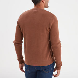 Suéter de Cuello Redondo Texturizado Minimalista de Punto para Hombre en Color Taupe, Elaborado con Algodón con Tecnología Air Looped para un Acabado Ligero, Transpirable y con Caída Natural - Product Image 3