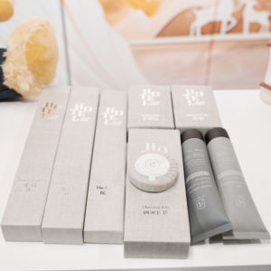 Un ensemble de lavage Silver Hot Card spécialement conçu pour les hôtels haut de gamme - Product Image 1