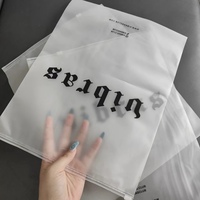 Sacs d'emballage pour vêtements en PE avec logo personnalisé, fermeture éclair coulissante, pour T-shirts et sous-vêtements, finition mate givrée