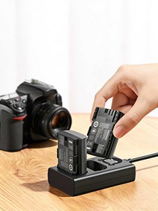 Chargeur de batterie double fente UGREEN LP-E6/E6N pour appareils photo Canon EOS 6D 7D 80D R6 R5 5D Mark II/III/IV avec câble Micro USB - Product Image 2