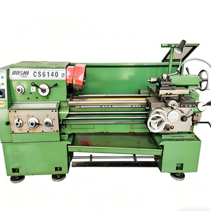 Tour à métaux manuel de haute précision avec tête à engrenages, mandrin à 3 mors et grand alésage d'axe pour le tournage des métaux - Product Image 1