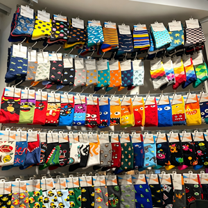 Chaussettes tendance en coton jacquard de haute qualité, design personnalisé avec logo, série de dessins animés, chaussettes originales - Product Image 1