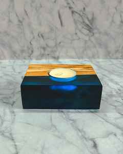 Portavelas de Resina y Madera Hecho a Mano, Diseño Artístico Único, Madera Maciza Premium Combinada con Resina, Perfecto para Ambiente - Product Image 2