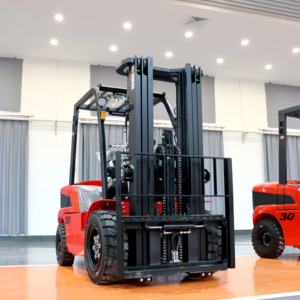 รถยกดีเซล 3 ตัน 5 ตัน สำหรับขนถ่ายสินค้า เหมาะสำหรับใช้งานทุกสภาพพื้นผิว ได้รับการรับรองมาตรฐาน CE ระดับสากล - Product Image 2