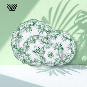 <span class=keywords><strong>Ensemble</strong></span> <span class=keywords><strong>de</strong></span> vaisselle en porcelaine enchanteur avec motifs floraux et végétaux verts délicats pour des tables <span class=keywords><strong>de</strong></span> mariage rafraîchissantes - Product Image 1