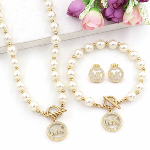 Set di Gioielli in Acciaio Inossidabile Placcato Oro 18K con Perle, Collana, Orecchini e Bracciale, Motivo Farfalla e <span class=keywords><strong>Lettera</strong></span> M K <span class=keywords><strong>D</strong></span> - Product Image 5