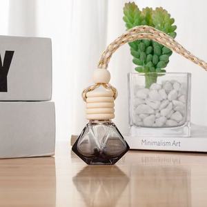 Difusor de Aroma Portátil de 5 ml, de Vidrio Colorido, para Colgar en la Ventilación del Automóvil, Recargable, Ambientador para Auto, Regalo - Product Image 3