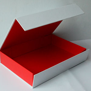 Scatola magnetica pieghevole regalo in cartone con chiusura piatta personalizzata con goffratura opaca e stampa di laminazione lucida - Product Image 5