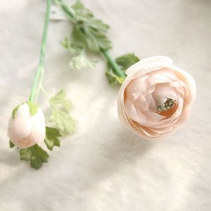 2023 Tea Rose Bouquet camelia simulata <span class=keywords><strong>sposa</strong></span> che tiene <span class=keywords><strong>fiori</strong></span> fiore artificiale seta ranuncolo bianco <span class=keywords><strong>per</strong></span> la vendita calda - Product Image 3