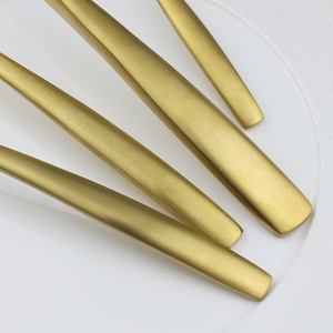 Juego de cuchillos y tenedores de acero inoxidable 304 con mango pesado de lujo dorado <span class=keywords><strong>mate</strong></span> de estilo europeo, <span class=keywords><strong>vajilla</strong></span> para hotel - Product Image 5