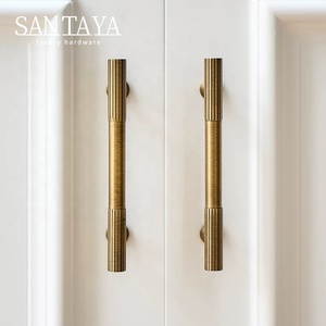 Poignées Santaya en laiton massif bronze antique, à longues poignées en T côtelées pour armoires de chambre et tiroirs de cuisine - Product Image 1