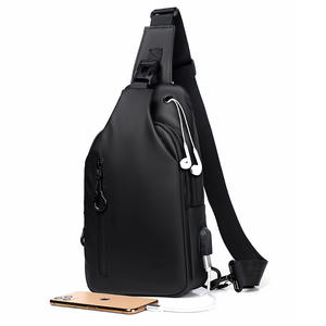 Sacs de poitrine pour hommes noirs tendance et à la mode, imperméables, pour le sport de plein air, sacs à bandoulière noirs avec chargeur USB - Product Image 2