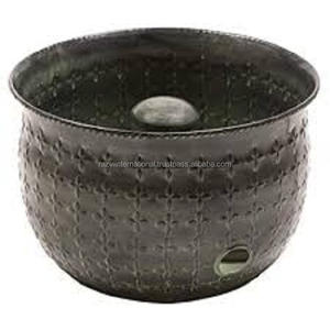 Maceta para Manguera de Jardín con Acabado de Cobre Metálico Resistente a la Intemperie, con Tapa, Almacenamiento Exterior Funcional y Decorativo de Axiom Home Accents - Product Image 2