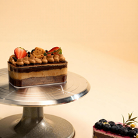 Boîte d'emballage carrée transparente en PS de qualité alimentaire avec revêtement UV pour desserts, tiramisu, gâteau matcha, mousse, pâtisserie à emporter