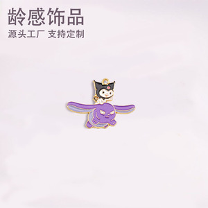 Venta al por mayor Lindo bolso de aleación colgante llavero pulsera para niños Kitty Cat Kuromi Cinnamoroll chapado en oro colgantes de moda encantos - Product Image 2